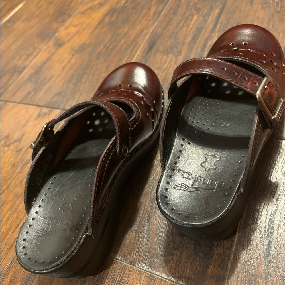 Dansko Brown size 36 equivalent to 6
